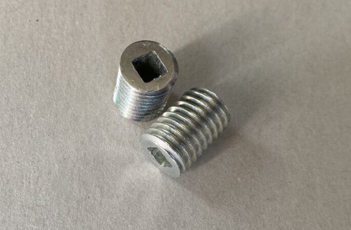 Pair of Replacement Grub Screws for Scythe clamp (METAL SNATH)