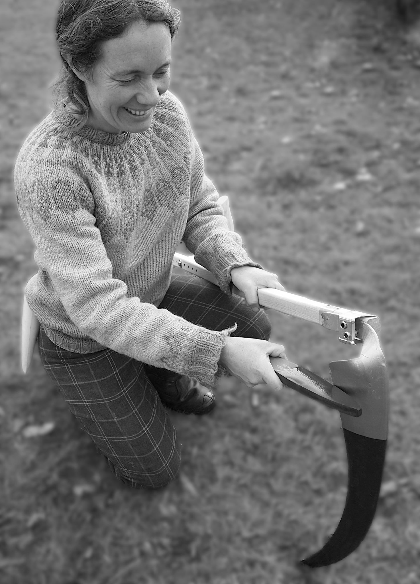 Sharpening a scythe with a stone (honing) Scythe Cymru